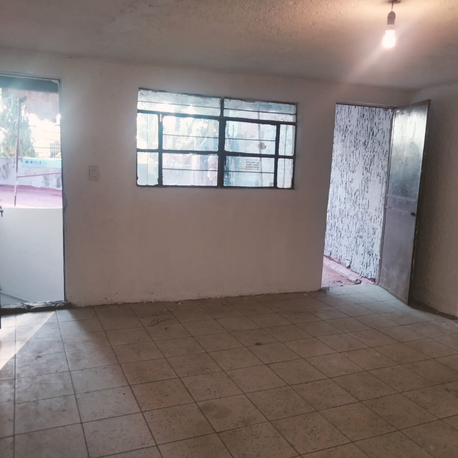 Casa con Local Comercial en Lagos de Oriente